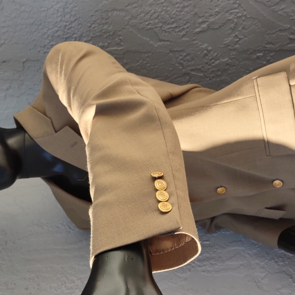 WIMBLEDON OF ENGLAND MEN'S VINTAGE GOLD BUTTON LUXURY BLAZER (COSTA RICA) - Picture 5 of 17